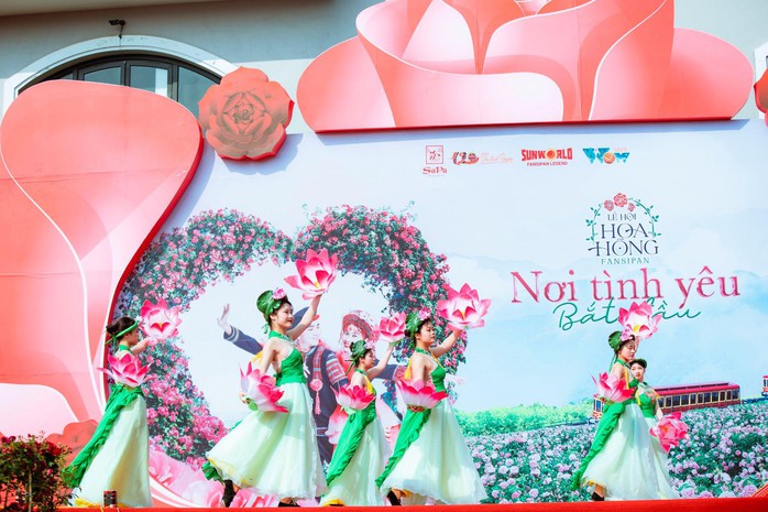 Lễ 30-4: Lên Sa Pa ngắm hàng triệu đoá hồng và khám phá văn hóa vùng cao - Ảnh 4.