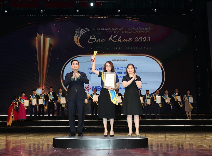 MB tiếp tục ghi danh tại giải thưởng Sao Khuê 2023 - Ảnh 3.