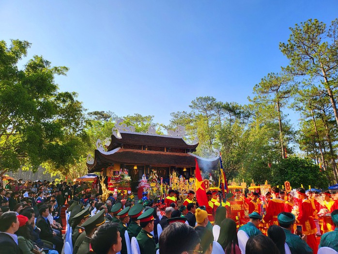 Hướng về cội nguồn, dâng hương tưởng nhớ vua Hùng tại Đền thờ Âu Lạc tỉnh Lâm Đồng - Ảnh 1. Hướng về cội nguồn, dâng hương tưởng nhớ vua Hùng tại Đền thờ Âu Lạc tỉnh Lâm Đồng - Ảnh 1.