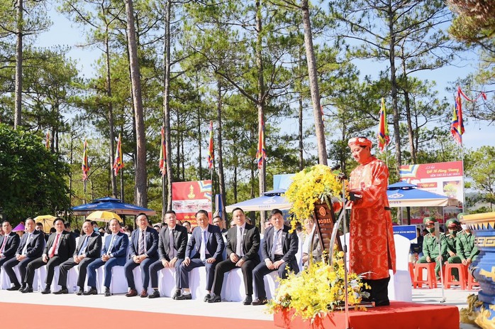Hướng về cội nguồn, dâng hương tưởng nhớ vua Hùng tại Đền thờ Âu Lạc tỉnh Lâm Đồng - Ảnh 2. Hướng về cội nguồn, dâng hương tưởng nhớ vua Hùng tại Đền thờ Âu Lạc tỉnh Lâm Đồng - Ảnh 2.