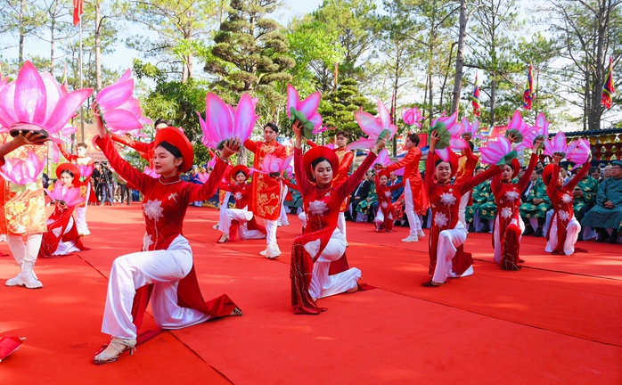 Hướng về cội nguồn, dâng hương tưởng nhớ vua Hùng tại Đền thờ Âu Lạc tỉnh Lâm Đồng - Ảnh 6. Hướng về cội nguồn, dâng hương tưởng nhớ vua Hùng tại Đền thờ Âu Lạc tỉnh Lâm Đồng - Ảnh 6.