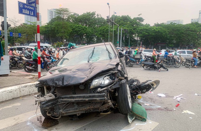 Nguyên nhân vụ xe điên tông liên hoàn xe máy tại ngã tư - Ảnh 1.