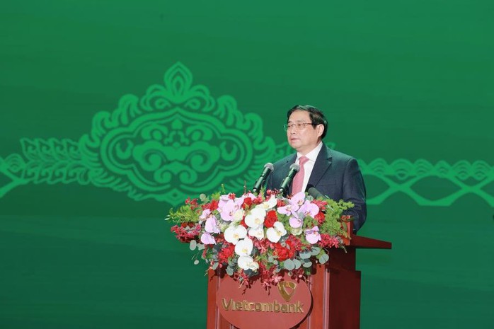 Vietcombank kỷ niệm 60 năm thành lập và đón nhận danh hiệu Anh hùng Lao động - Ảnh 1. Vietcombank kỷ niệm 60 năm thành lập và đón nhận danh hiệu Anh hùng Lao động - Ảnh 1.