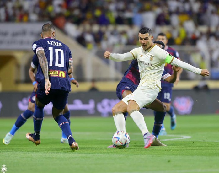 Ronaldo tỏa sáng, Al Nassr thắng đậm chủ nhà Al Adalah - Ảnh 3.