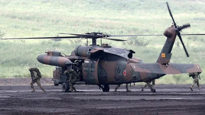 Nhật Bản xác nhận rơi trực thăng quân sự chở 10 người - Ảnh 1.