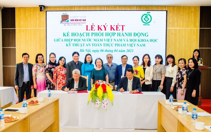 Tăng cường công tác vệ sinh, an toàn thực phẩm trong sản xuất, kinh doanh nước mắm - Ảnh 1. Tăng cường công tác vệ sinh, an toàn thực phẩm trong sản xuất, kinh doanh nước mắm - Ảnh 1.