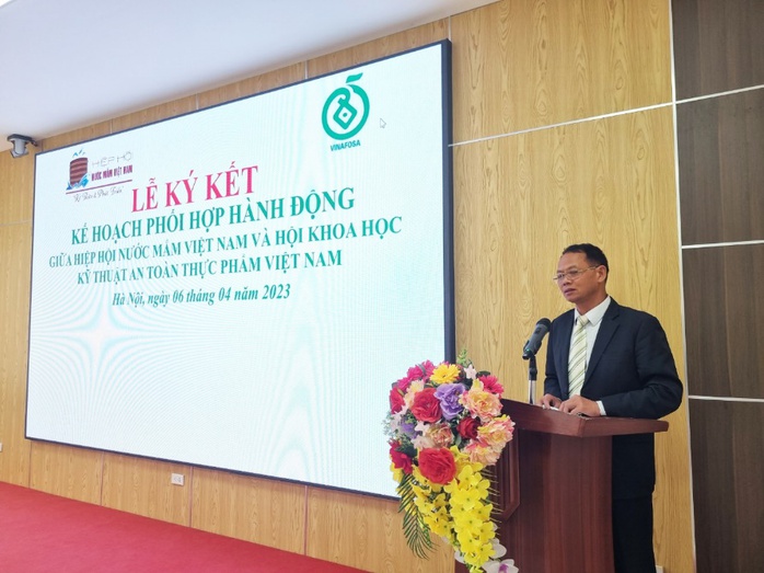 Tăng cường công tác vệ sinh, an toàn thực phẩm trong sản xuất, kinh doanh nước mắm - Ảnh 3. Tăng cường công tác vệ sinh, an toàn thực phẩm trong sản xuất, kinh doanh nước mắm - Ảnh 3.