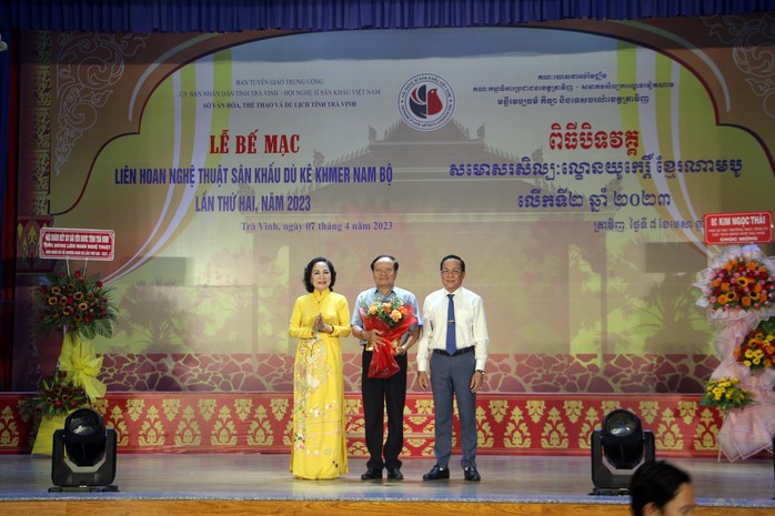 Vở “Huyền thoại tình yêu” được trao HCV Liên hoan Nghệ thuật sân khấu dù kê - Ảnh 8.