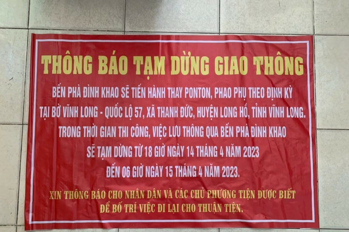 Thông báo “nóng” của bến phà nối 2 tỉnh Vĩnh Long - Bến Tre - Ảnh 2.