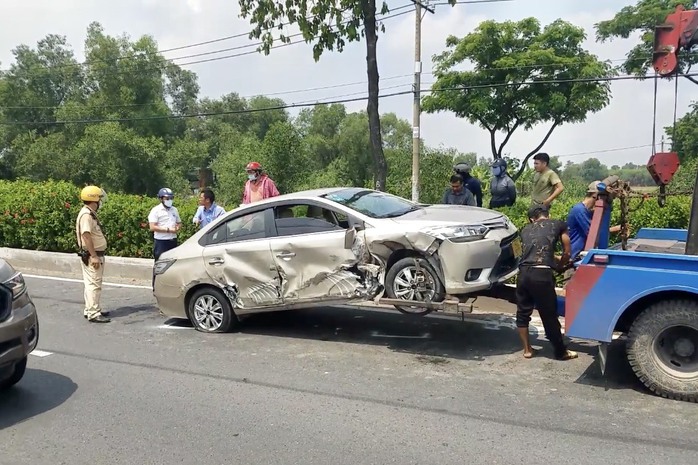 Xe khách gặp nạn trên đường đi Tây Ninh - Ảnh 1.