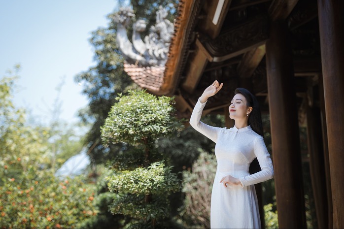 Sao Mai Huyền Trang ra MV mừng sinh nhật Bác Hồ - Ảnh 1.