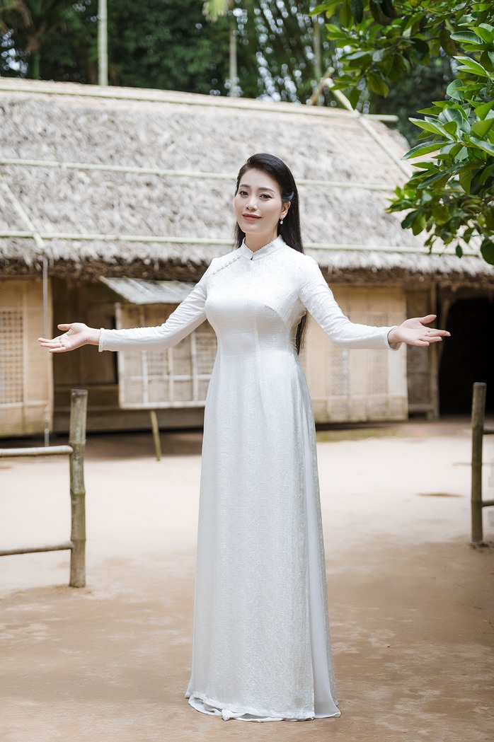 Sao Mai Huyền Trang ra MV mừng sinh nhật Bác Hồ - Ảnh 4.
