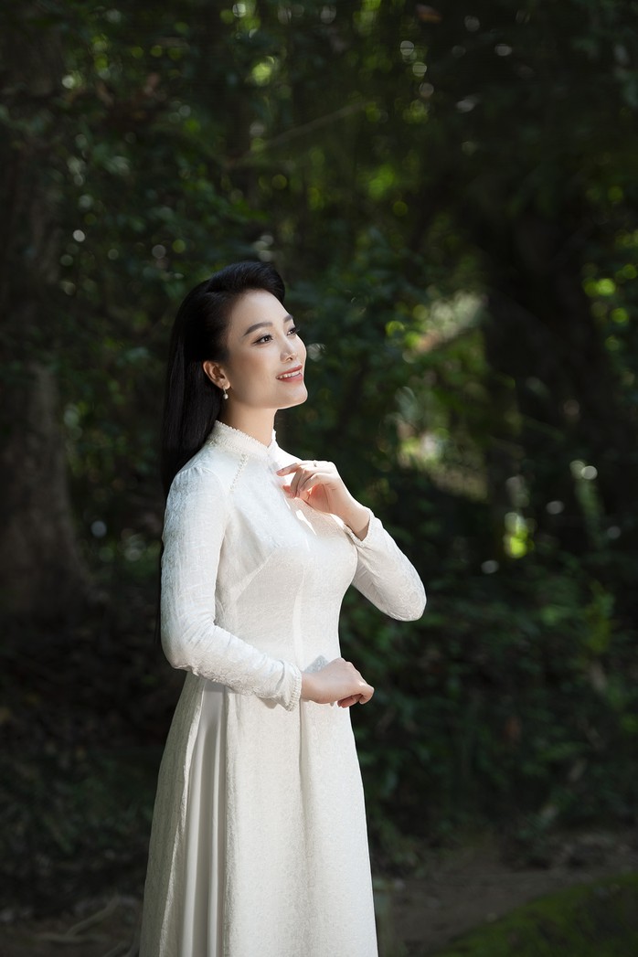 Sao Mai Huyền Trang ra MV mừng sinh nhật Bác Hồ - Ảnh 3.