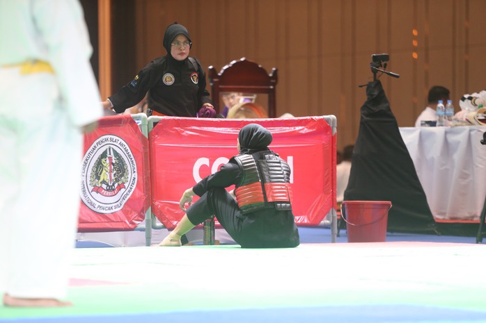 Tuyển Pencak Silat Việt Nam giành vàng sau cú bẻ tay, HLV Indonesia nổi đóa - Ảnh 5.