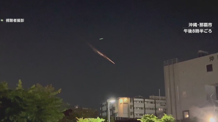 Nhật Bản xôn xao vì nhiều vệt sáng bay qua bầu trời - Ảnh 3.