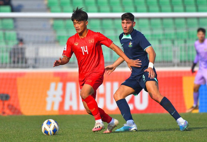 U22 Việt Nam mất chân sút Nguyễn Quốc Việt đến hết SEA Games 32 - Ảnh 1.