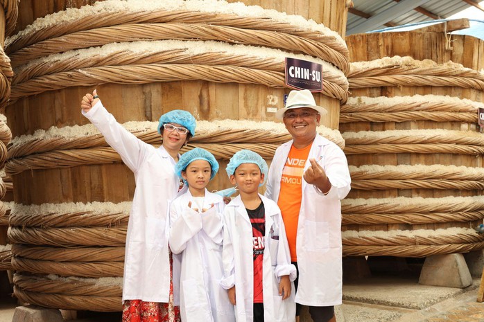 12 tháng ròng, hơn 26.000 tấn cá, hàng triệu chai nước mắm Chin-su, Nam Ngư mỗi năm - Ảnh 2. 12 tháng ròng, hơn 26.000 tấn cá, hàng triệu chai nước mắm Chin-su, Nam Ngư mỗi năm - Ảnh 2.