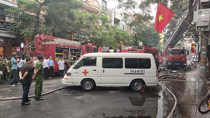 Phó Thủ tướng yêu cầu khẩn trương điều tra nguyên nhân vụ cháy quán bar khiến 3 người thiệt mạng - Ảnh 3.