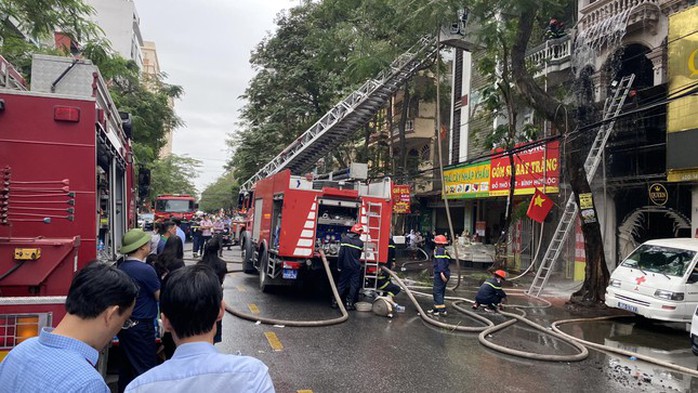 Phó Thủ tướng yêu cầu khẩn trương điều tra nguyên nhân vụ cháy quán bar khiến 3 người thiệt mạng - Ảnh 1.