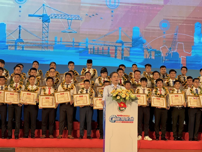 Lễ tuy&ecirc;n dương 54 Người thợ trẻ giỏi to&agrave;n quốc vừa diễn ra tại B&igrave;nh Dương - Ảnh 1.