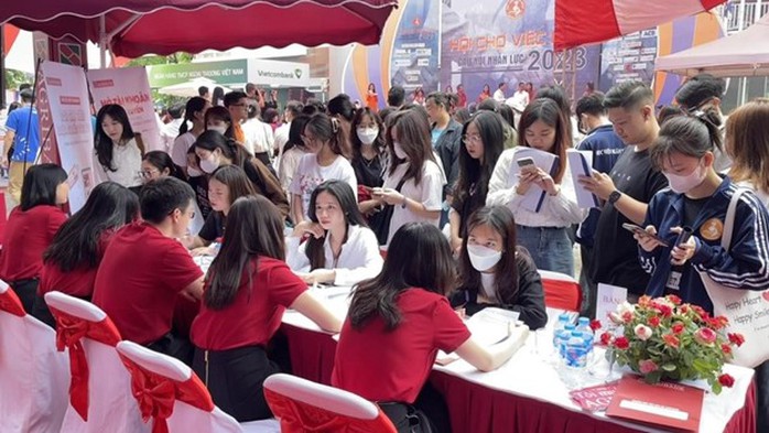 Agribank đồng hành cùng Hội chợ việc làm - Cầu nối nhân lực 2023 - Ảnh 2. Agribank đồng hành cùng Hội chợ việc làm - Cầu nối nhân lực 2023 - Ảnh 2.