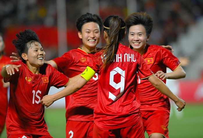 Tuyển nữ Việt Nam thăng hạng trước thềm World Cup nữ 2023 - Ảnh 1.