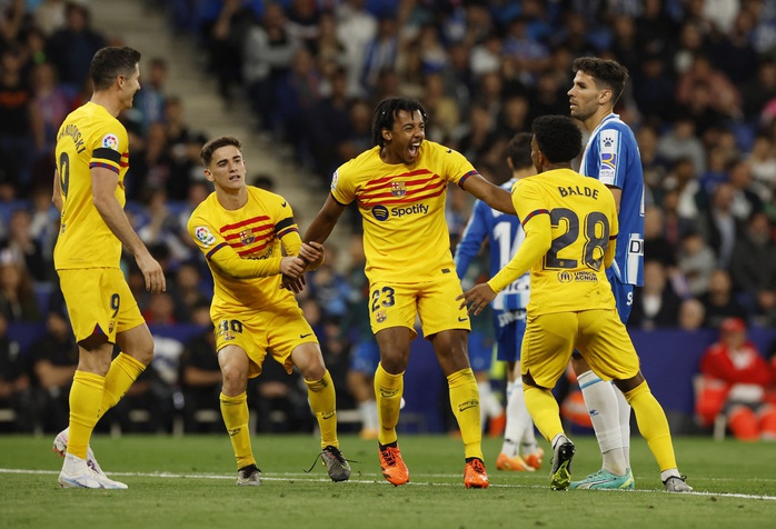 Thắng đậm chủ nhà Espanyol, Barcelona lên ngôi vô địch La Liga sớm - Ảnh 4.