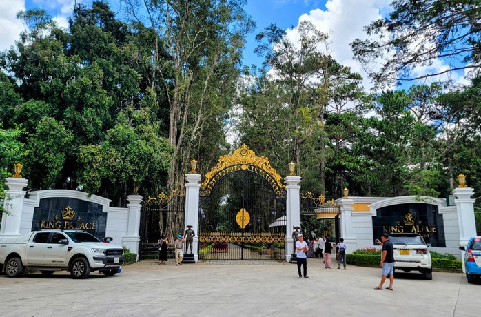 Lâm Đồng yêu cầu chấm dứt và bàn giao Dinh I, chủ đầu tư King Palace vẫn tiếp tục đón khách tham quan - Ảnh 2.