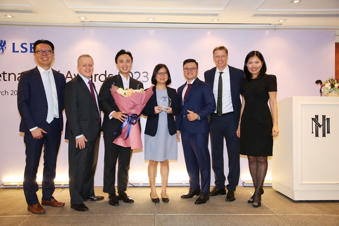 Thành viên Sở Giao dịch chứng khoán London vinh danh Eximbank - Ảnh 1. Thành viên Sở Giao dịch chứng khoán London vinh danh Eximbank - Ảnh 1.