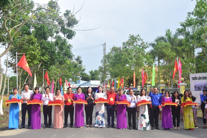 Rực rỡ Đường cờ Tổ quốc tại đền thờ Chủ tịch Hồ Chí Minh ở Bạc Liêu - Ảnh 6.