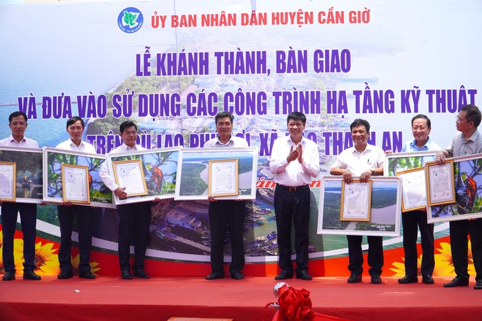 TP HCM: Ngầm hóa lưới điện, cáp viễn thông trên xã đảo Thạnh An - Ảnh 6.