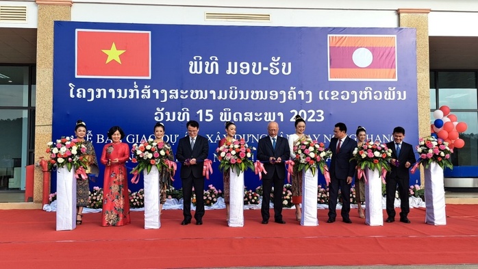 HAGL Agrico bàn giao sân bay Nong Khang - Lào - Ảnh 2.