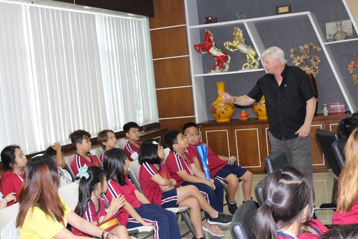 Học sinh trường quốc tế thích thú khi tham quan VWS - Ảnh 3. Học sinh trường quốc tế thích thú khi tham quan VWS - Ảnh 3.