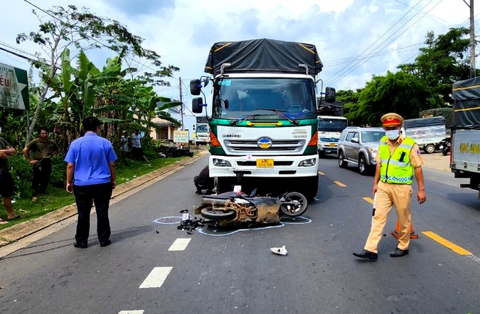 Tai nạn nghiêm trọng ở Lâm Đồng, 1 công an xã tử vong - Ảnh 1.