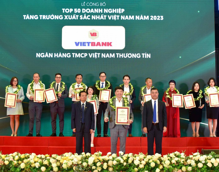 4 năm liên tiếp, Vietbank vào “Top 50 doanh nghiệp tăng trưởng xuất sắc nhất Việt Nam” - Ảnh 1. 4 năm liên tiếp, Vietbank vào “Top 50 doanh nghiệp tăng trưởng xuất sắc nhất Việt Nam” - Ảnh 1.