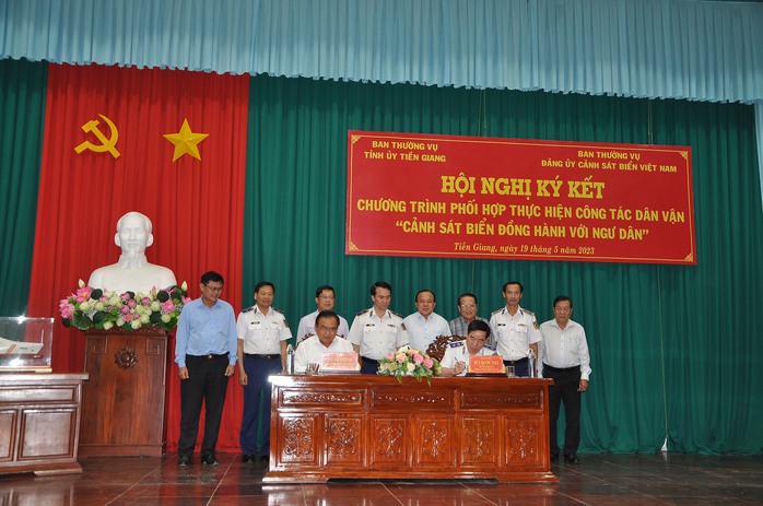 Nhiều chương trình phối hợp giữa Cảnh sát biển Việt Nam với tỉnh Tiền Giang - Ảnh 1.
