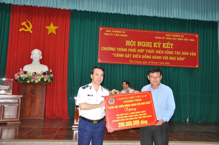 Nhiều chương trình phối hợp giữa Cảnh sát biển Việt Nam với tỉnh Tiền Giang - Ảnh 2.