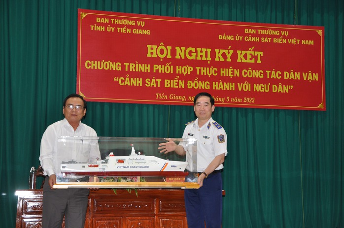 Nhiều chương trình phối hợp giữa Cảnh sát biển Việt Nam với tỉnh Tiền Giang - Ảnh 4.