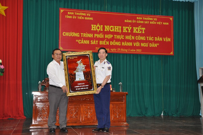 Nhiều chương trình phối hợp giữa Cảnh sát biển Việt Nam với tỉnh Tiền Giang - Ảnh 5.