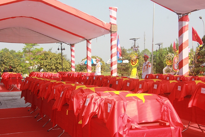 Truy điệu, an táng 96 hài cốt liệt sĩ hi sinh tại Lào - Ảnh 1.