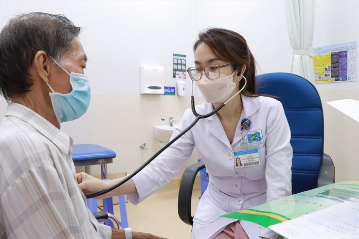Bệnh viện Ung bướu TP HCM tầm soát ung thư phổi miễn phí - Ảnh 1.
