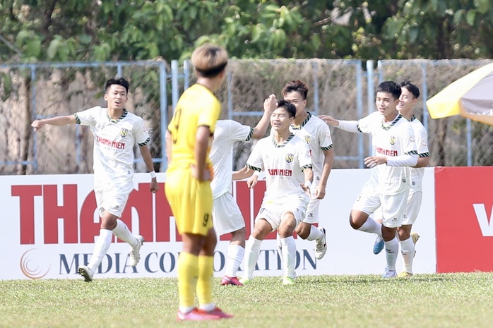 U19 VĐQG 2023: ĐKVĐ U19 Hà Nội bị loại, SLNA và Thanh Hóa tranh chức vô địch - Ảnh 2.