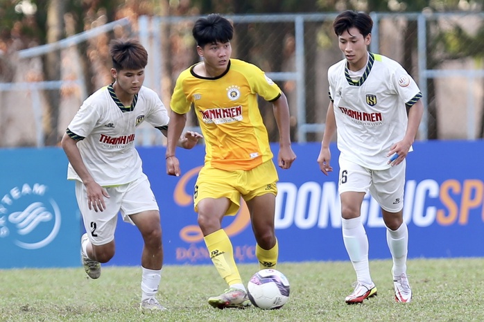 U19 VĐQG 2023: ĐKVĐ U19 Hà Nội bị loại, SLNA và Thanh Hóa tranh chức vô địch - Ảnh 1.