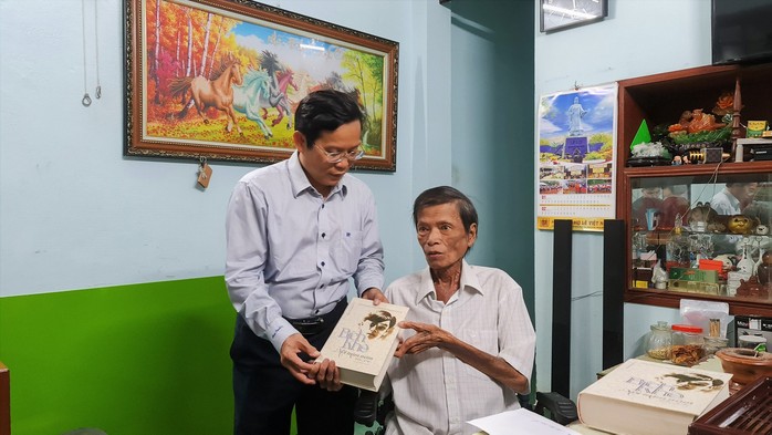 “Mai vàng tri ân” thăm nguyên lãnh đạo Hội Văn học nghệ thuật Quảng Ngãi các thời kỳ - Ảnh 4.