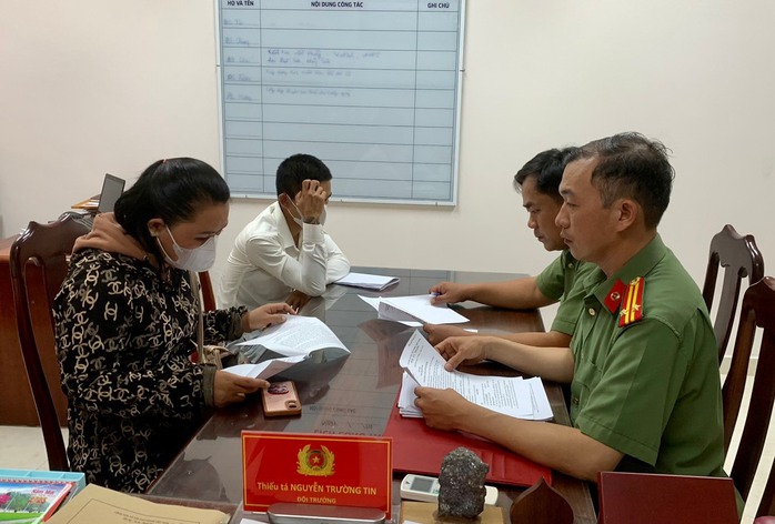 Hai người ở Quảng Nam chuyển hướng cuộc gọi đến đường dây nóng của Bộ Công an bị phạt - Ảnh 1.