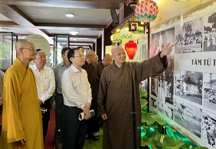 Lãnh đạo TP HCM thăm, chúc mừng Phật giáo Việt Nam - Ảnh 3.