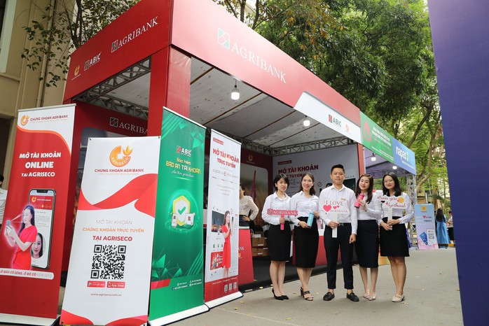 Agribank đồng hành cùng Nhà ngân hàng tương lai năm 2023 - Ảnh 2. Agribank đồng hành cùng Nhà ngân hàng tương lai năm 2023 - Ảnh 2.