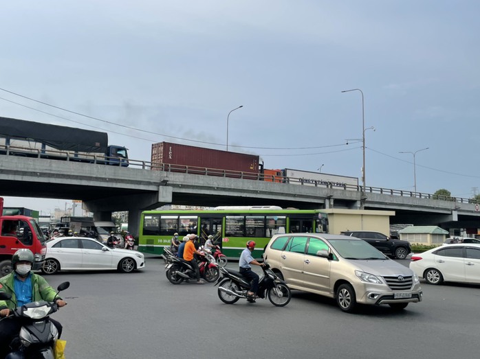 Cận cảnh “điểm đen” nút giao An Sương - Ảnh 3.