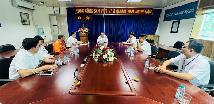 Chủ tịch HĐTV EVNHCMC thăm công nhân mắc bệnh hiểm nghèo - Ảnh 1. Chủ tịch HĐTV EVNHCMC thăm công nhân mắc bệnh hiểm nghèo - Ảnh 1.