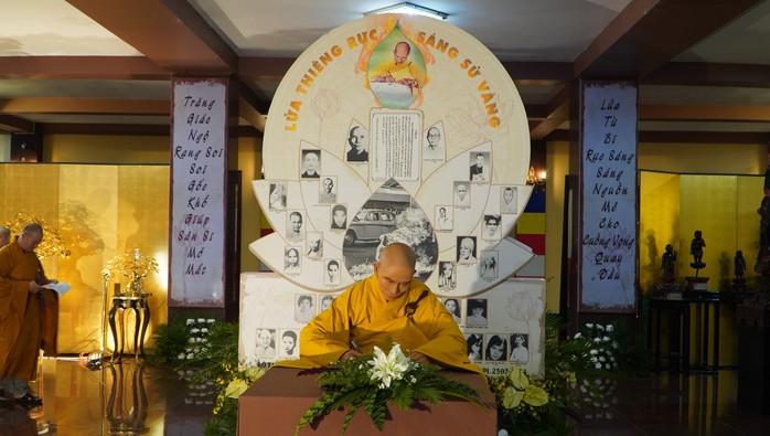 Triển lãm những bức ảnh chưa công bố về Bồ tát Thích Quảng Đức - Ảnh 2. Triển lãm những bức ảnh chưa công bố về Bồ tát Thích Quảng Đức - Ảnh 2.